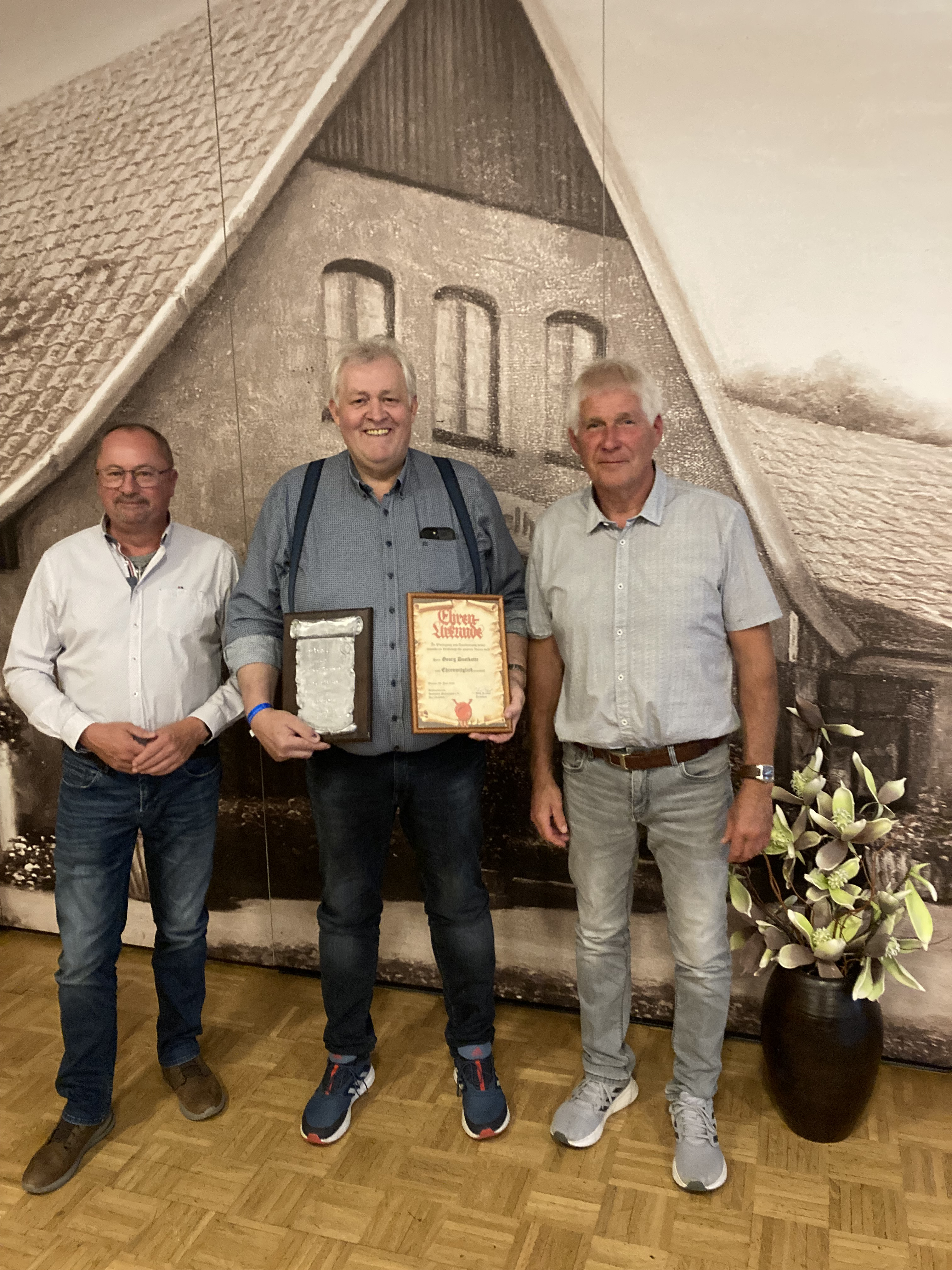vlnr: Präsident Jörg Frieske, Georg Doetkotte, Oberst Norbert Droste