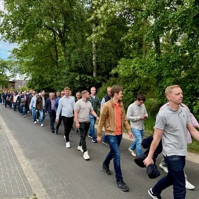 Marchieren bei bestem Wetter