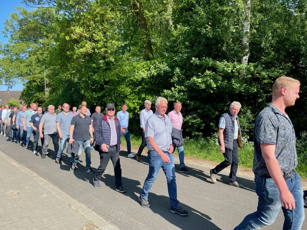 Marchieren bei bestem Wetter