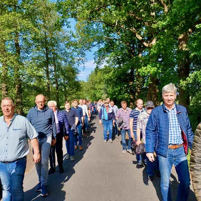Links zwo drei vier