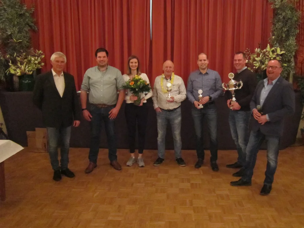 v.l.n.r. Oberst Norbert Droste, König Michael Albers, Königin Hanna Lübbers, Mike Suckau, Heiko Oude-Lansink, Nico Assing, Präsident Jörg Frieske