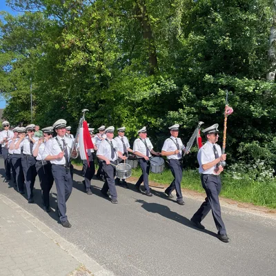Marchieren bei bestem Wetter