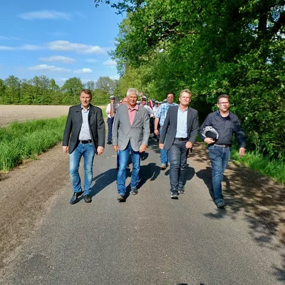 Marschieren bei bestem Wetter und guter Laune