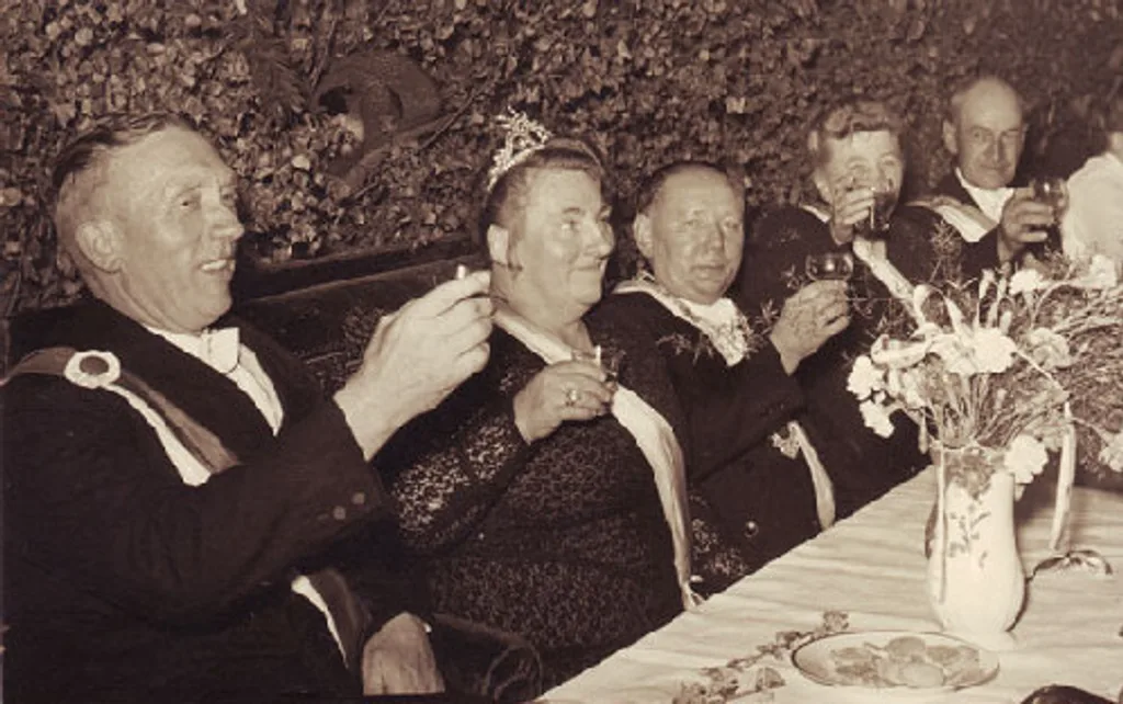 Der Thron 1953/1954