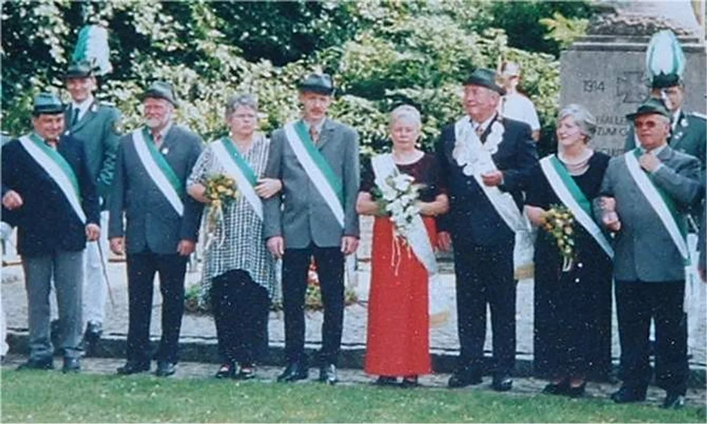 Der Thron 2000/2001